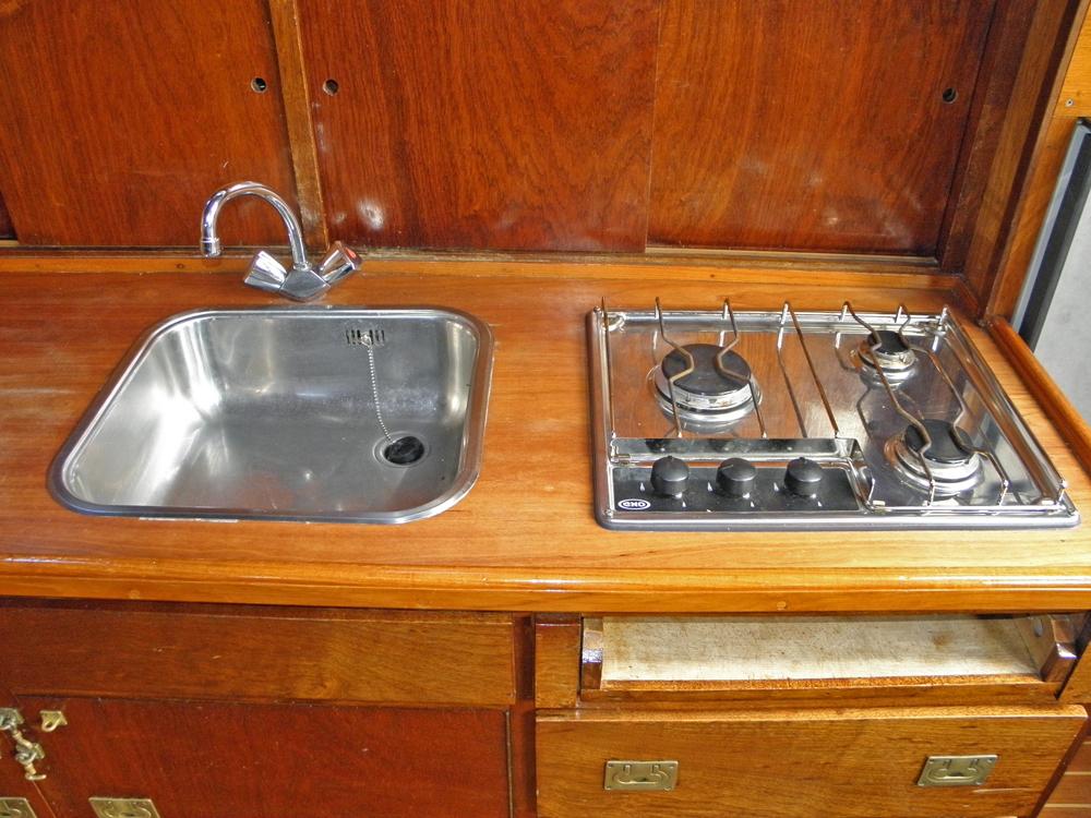 Saloon, Accommodation